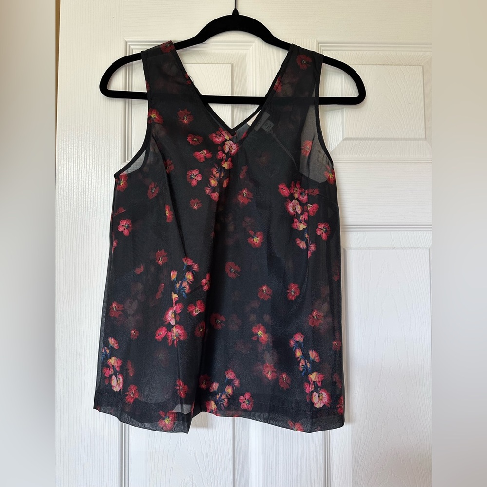 Black top w/ red flowers